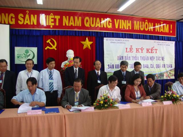Hội nghị ký kết thoả thuận hợp tác về sản xuất và tiêu thụ rau, quả an toàn giữa Tp. Hồ Chí Minh và tỉnh Lâm Đồng