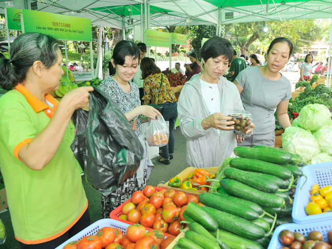 Khai mạc chợ phiên nông sản an toàn thứ 3 tại Công viên Lê Thị Riêng