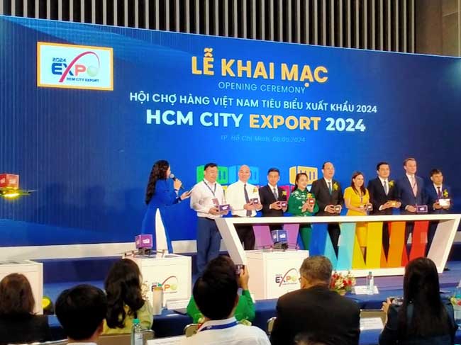 Lễ khai mạc Hội chợ Hàng Việt Nam Tiêu biểu Xuất khẩu 2024