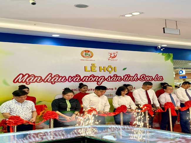 Khai trương điểm trưng bày, quảng bá, giới thiệu nông sản tỉnh Sơn La tại hệ thống phân phối của Saigon CO.OP